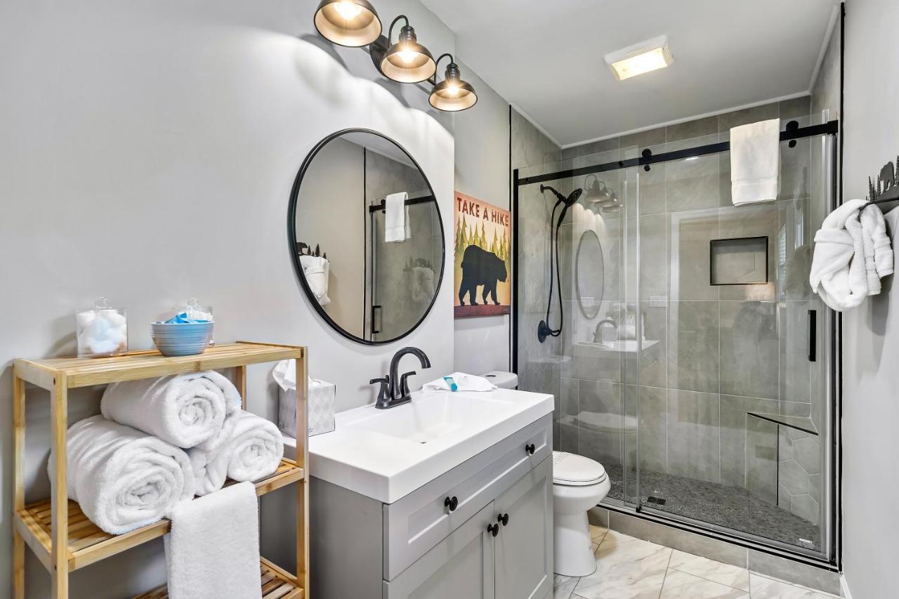 Вилла Modern Pigeon Forge Gem Near Dollywood, Gatlinburg & Smokies - 2 Mins To Pkwy & Strip, Hot Tub, Fire Pit, Cable, Hi-Speed Wifi Экстерьер фото