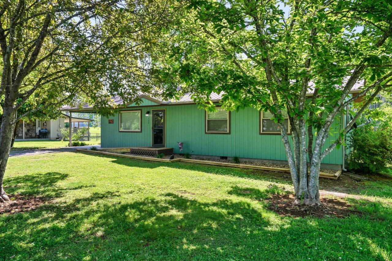 Вилла Modern Pigeon Forge Gem Near Dollywood, Gatlinburg & Smokies - 2 Mins To Pkwy & Strip, Hot Tub, Fire Pit, Cable, Hi-Speed Wifi Экстерьер фото