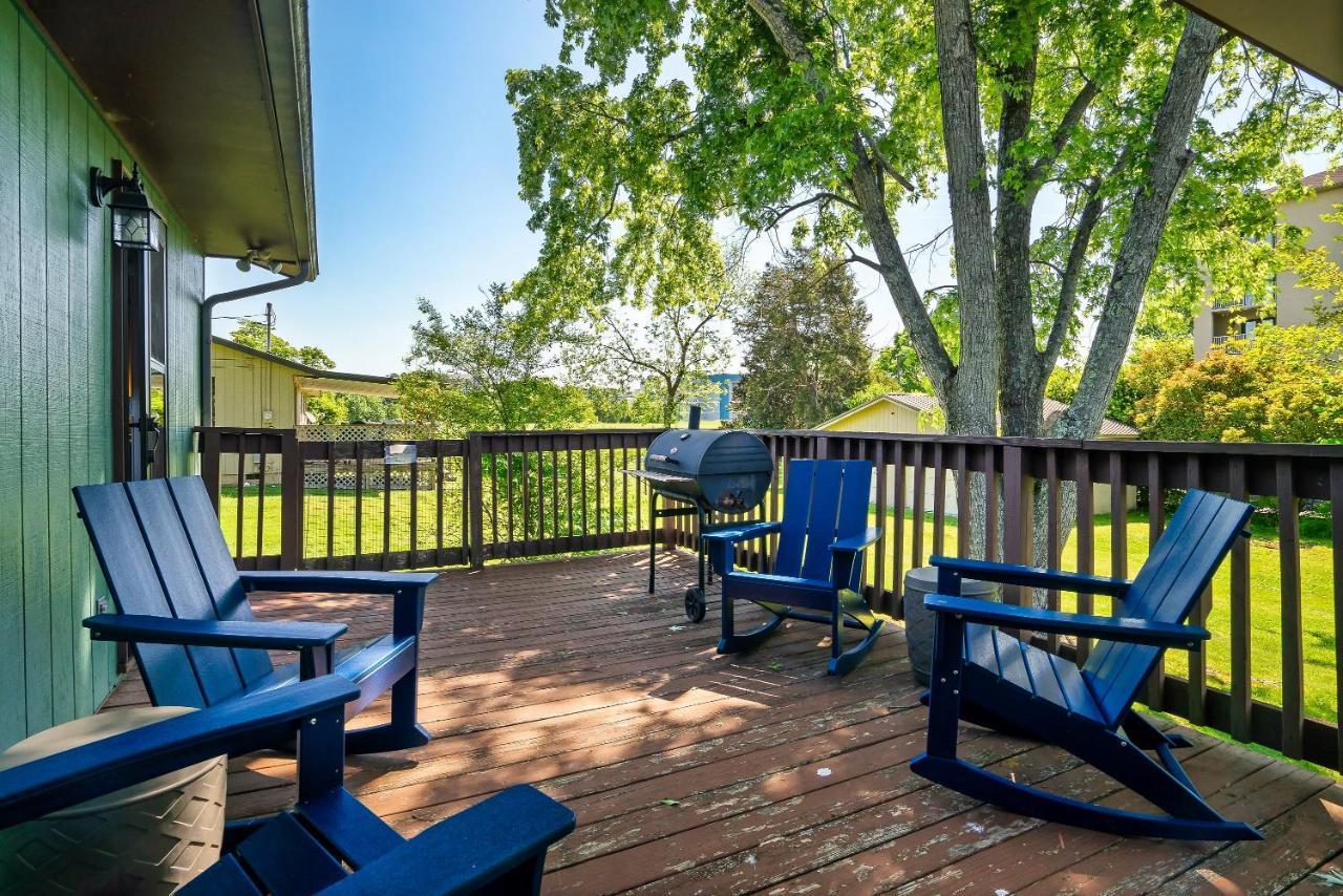 Вилла Modern Pigeon Forge Gem Near Dollywood, Gatlinburg & Smokies - 2 Mins To Pkwy & Strip, Hot Tub, Fire Pit, Cable, Hi-Speed Wifi Экстерьер фото