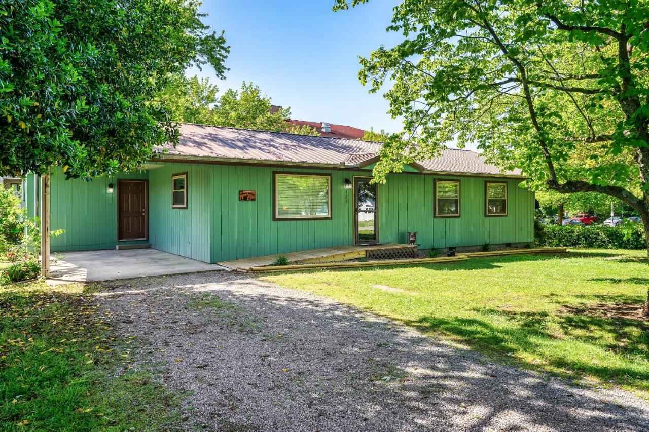 Вилла Modern Pigeon Forge Gem Near Dollywood, Gatlinburg & Smokies - 2 Mins To Pkwy & Strip, Hot Tub, Fire Pit, Cable, Hi-Speed Wifi Экстерьер фото