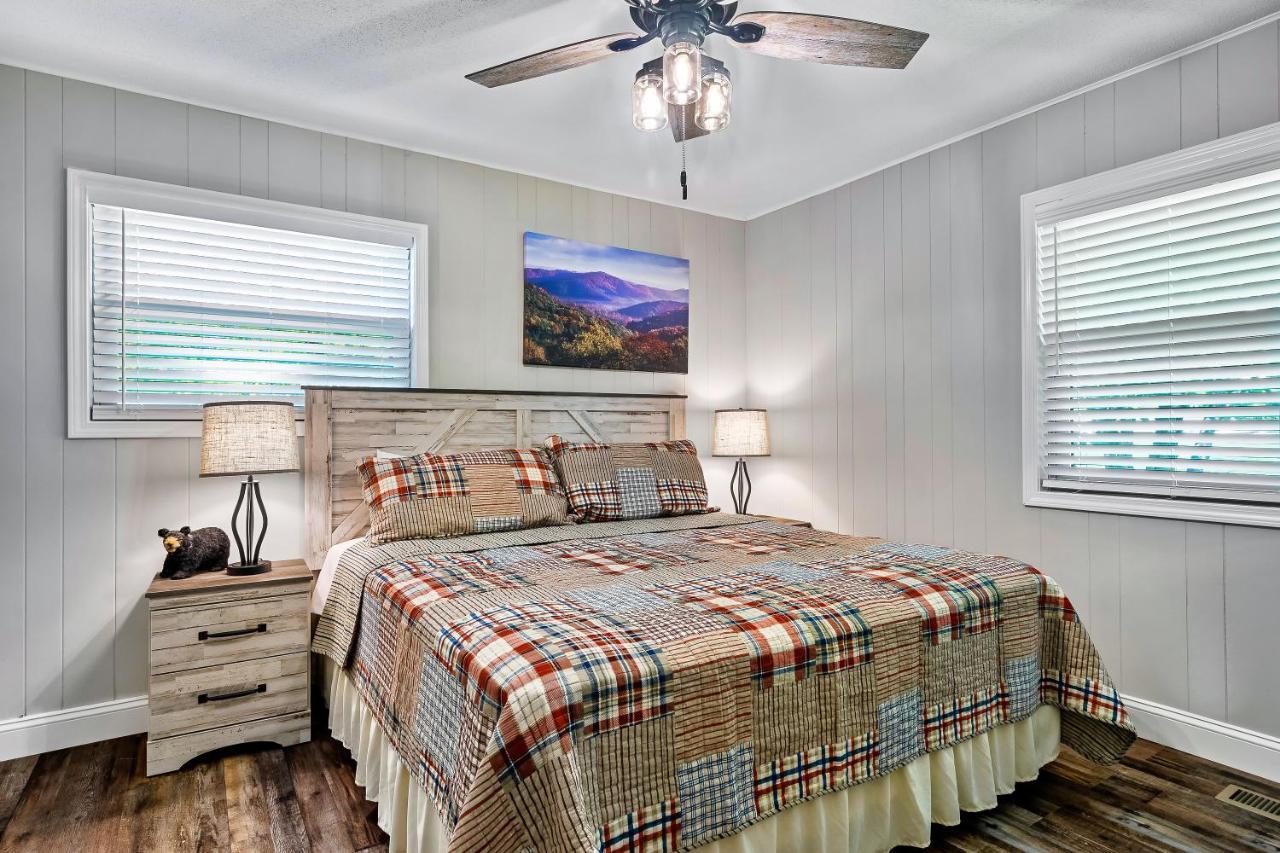 Вилла Modern Pigeon Forge Gem Near Dollywood, Gatlinburg & Smokies - 2 Mins To Pkwy & Strip, Hot Tub, Fire Pit, Cable, Hi-Speed Wifi Экстерьер фото