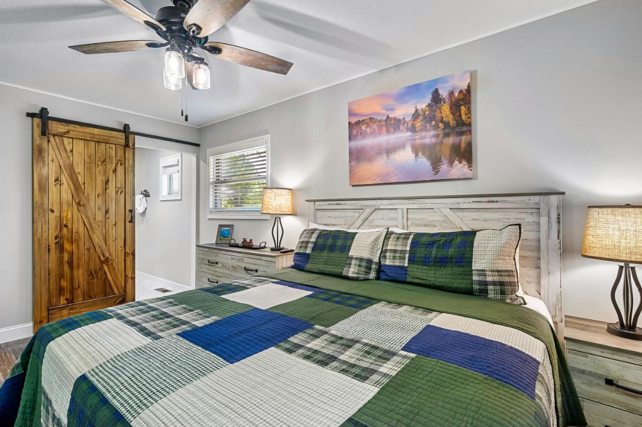 Вилла Modern Pigeon Forge Gem Near Dollywood, Gatlinburg & Smokies - 2 Mins To Pkwy & Strip, Hot Tub, Fire Pit, Cable, Hi-Speed Wifi Экстерьер фото